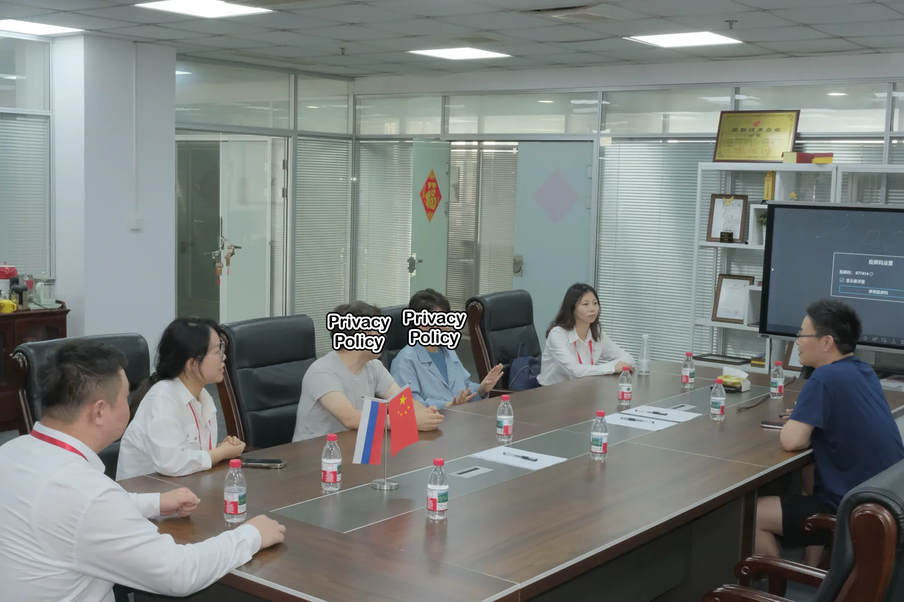 Expert discussing graphene technology with participants